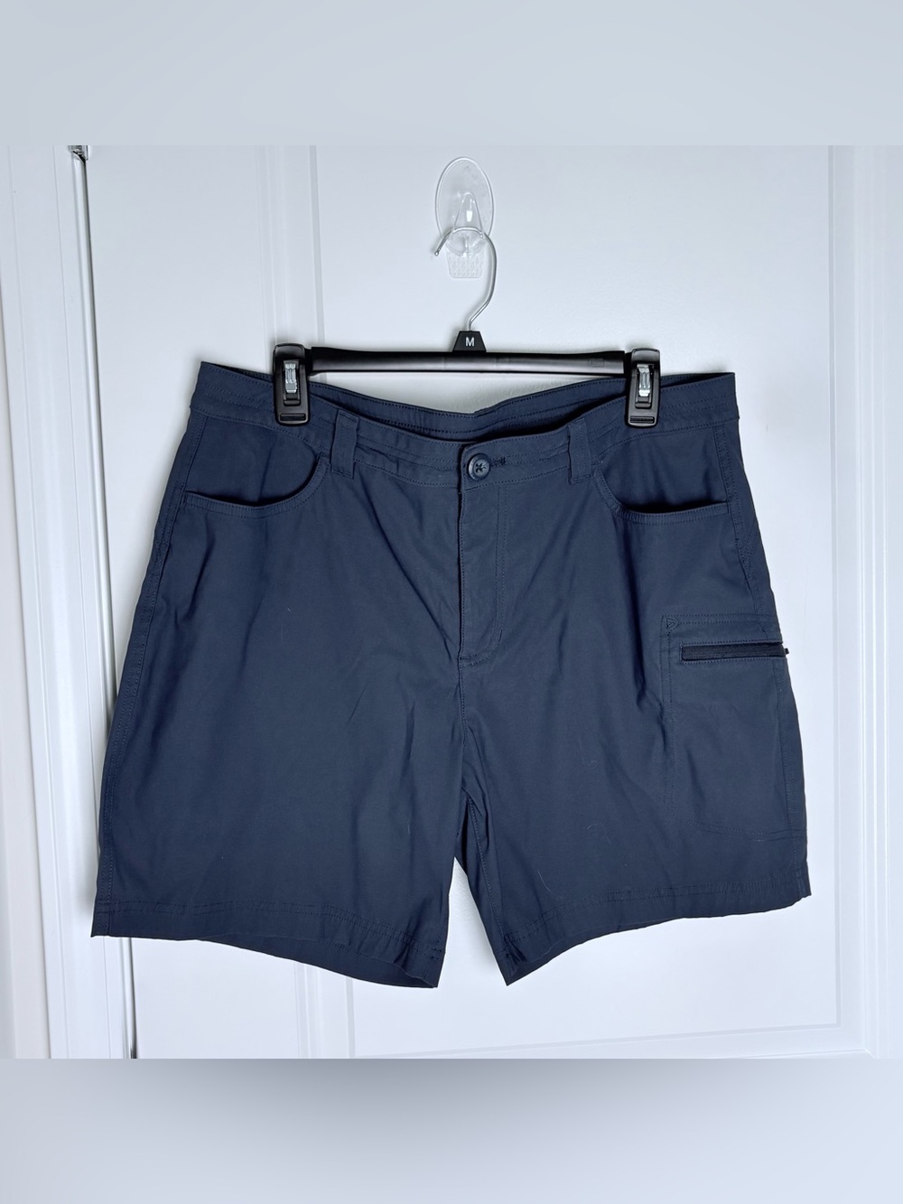 Eddie Bauer Women’s Cargo Shorts in Navy with Utility Pocket. Size 14
